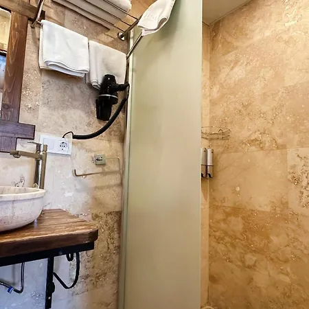 Rocca Stone House *