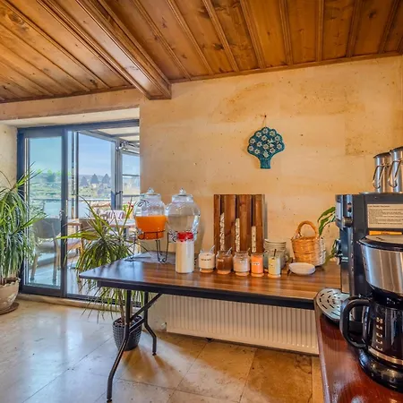 Rocca Stone House Hotel *