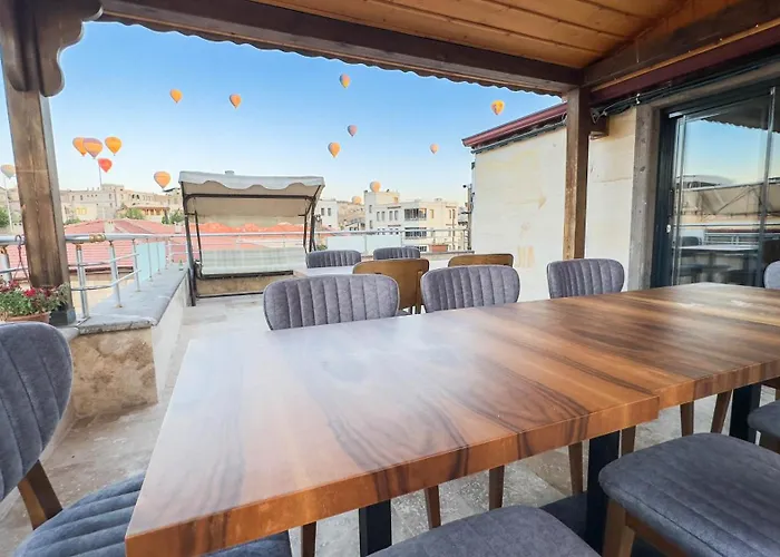 Rocca Stone House Hotel *